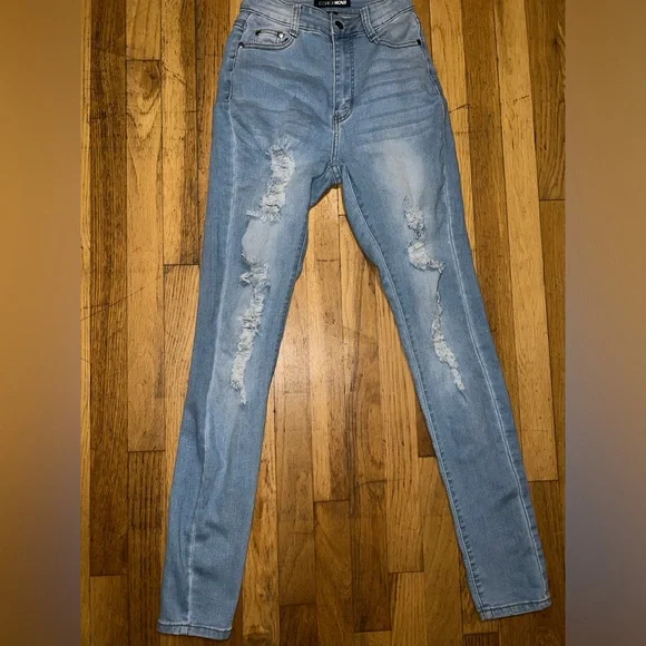 Fashion Nova Light Blue Skinny Jeans *Size3 - Picture 2 of 3